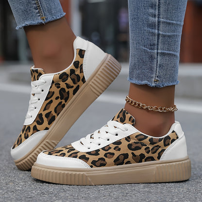 Sneakers da donna con stampa leopardata retrò