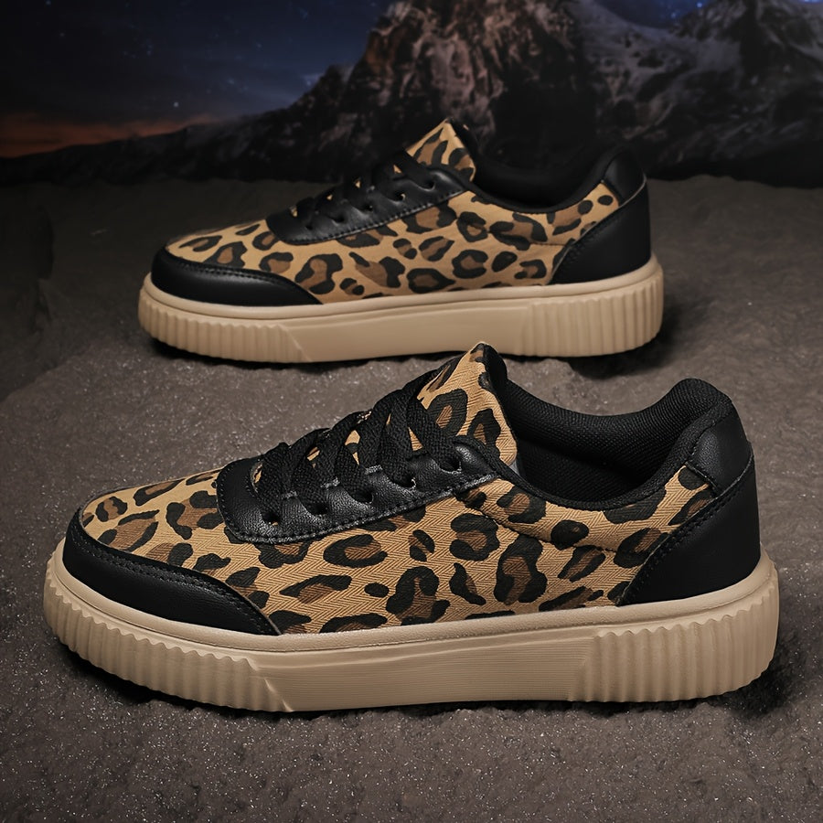 Sneakers da donna con stampa leopardata retrò