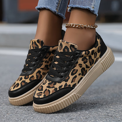 Sneakers da donna con stampa leopardata retrò